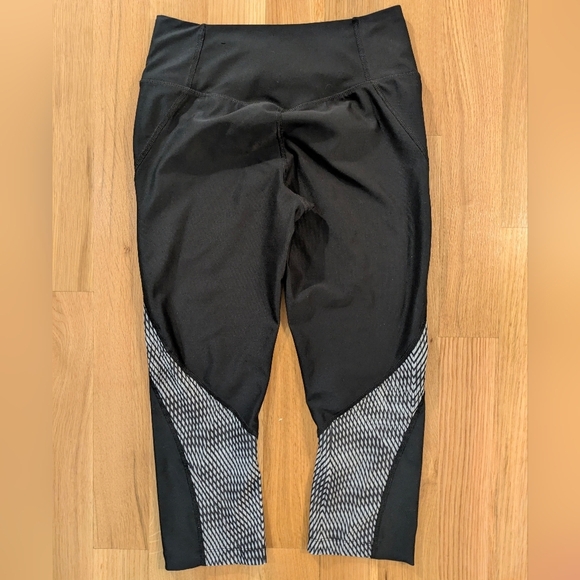 Nike Womens Size S Dri-Fit Power Legendary Capris Tights Pants Black EUC - Picture 3 of 6